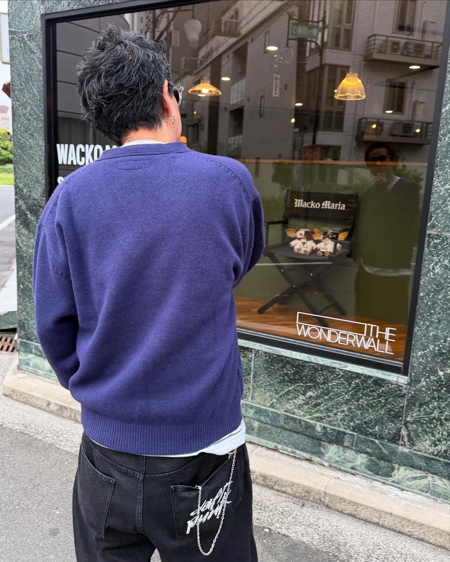 WACKO MARIAのVネックニット。