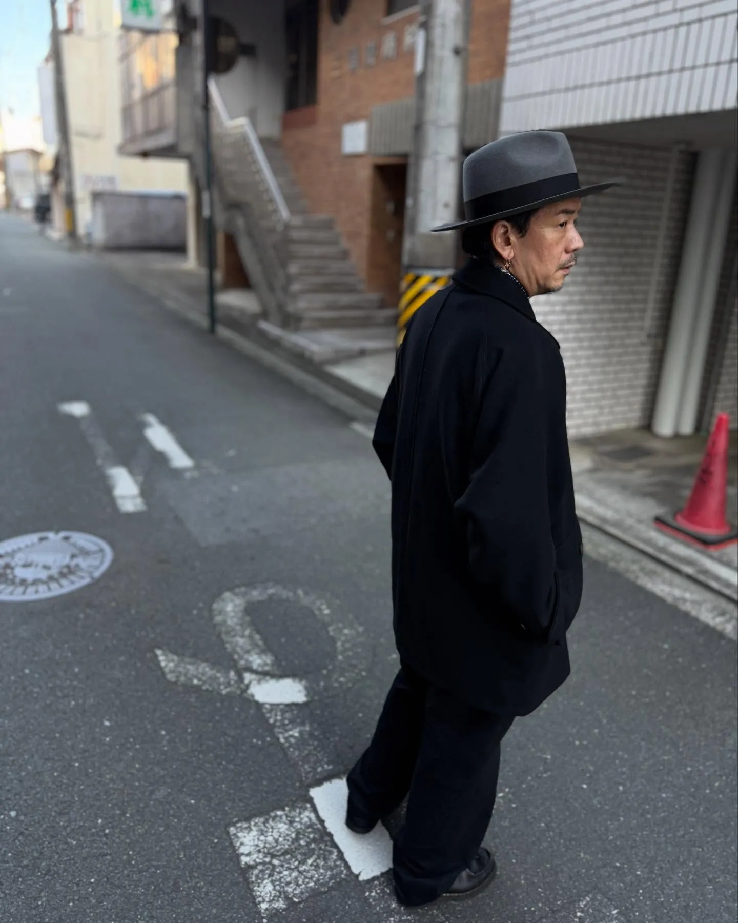 Cabaret Povalのオーバーコート。