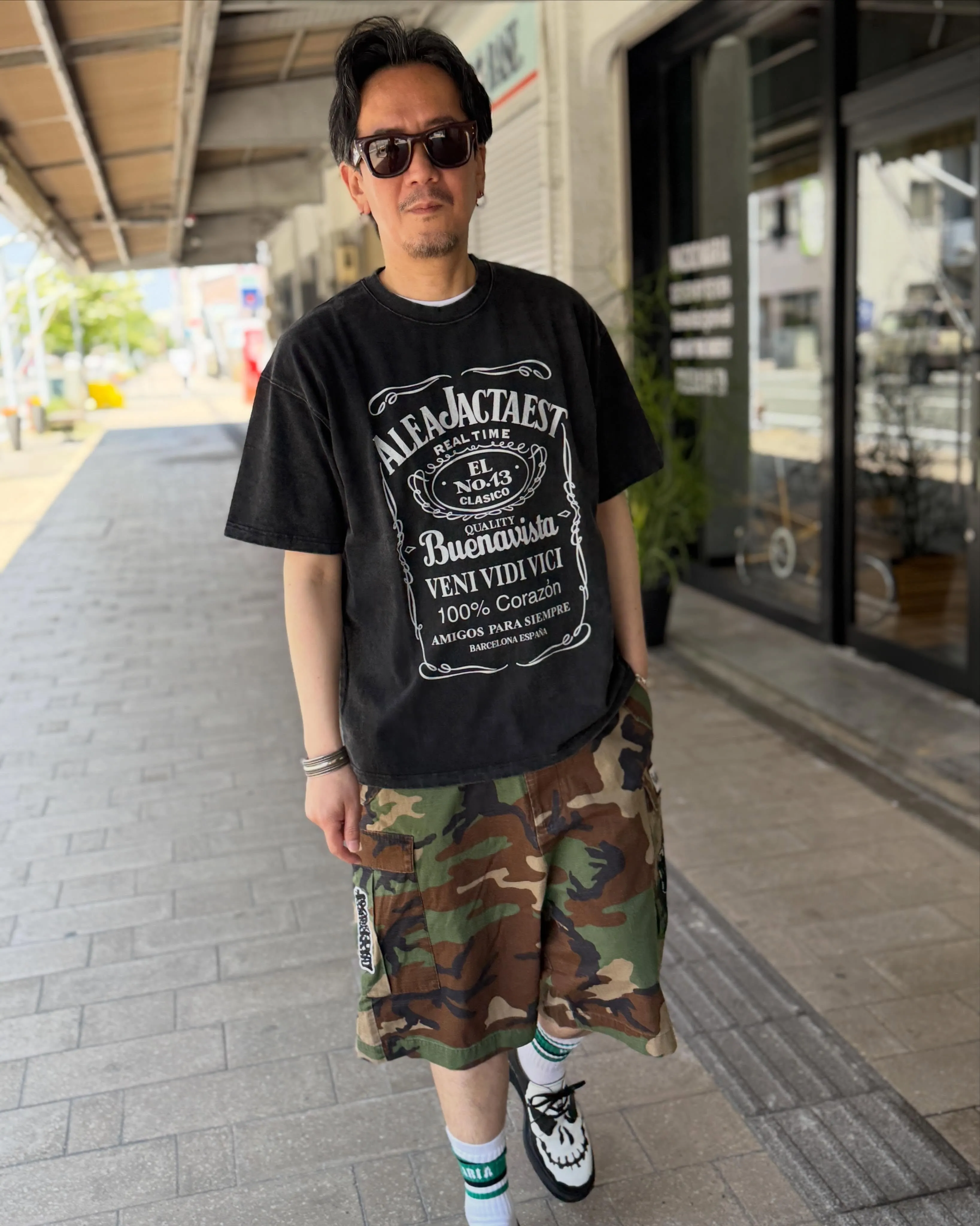 BUENA VISTAのTeeとショーツ。